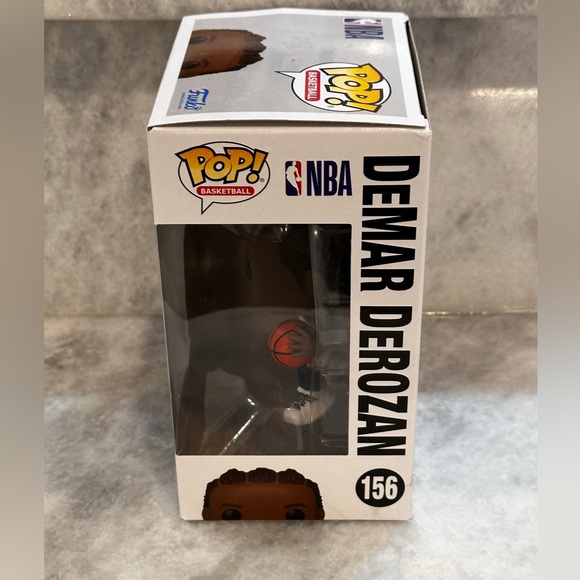 Funko POP! #165 Funko Pop! NBA: Chicago Bulls - DeMar DeRozan - Picture 6 of 9